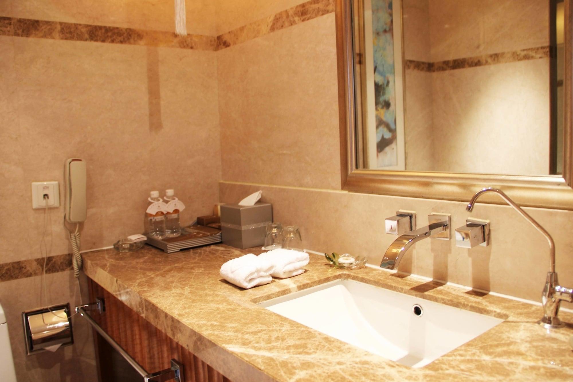 Glarun Jinling Hotel Nanking Buitenkant foto