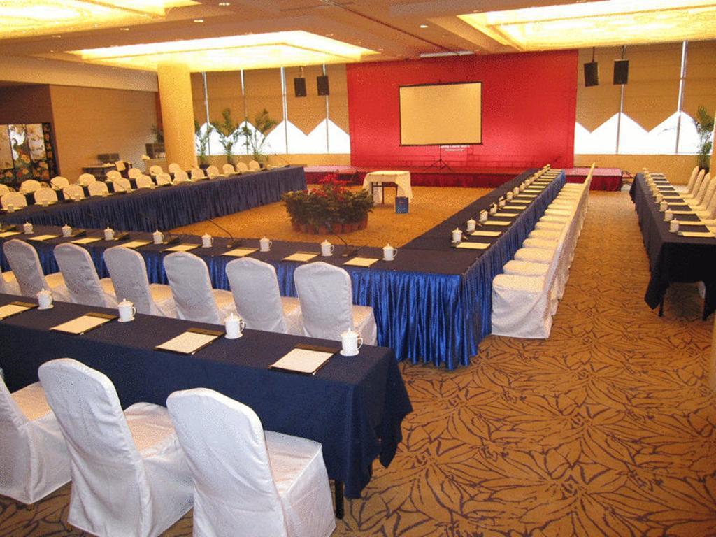 Glarun Jinling Hotel Nanking Buitenkant foto