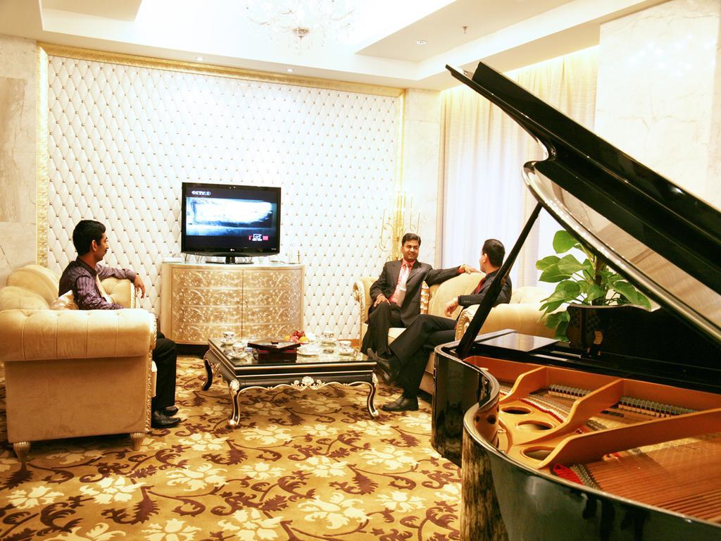 Glarun Jinling Hotel Nanking Buitenkant foto